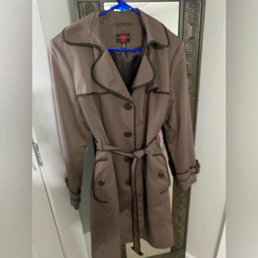 Lady’s Trench coat from Gallery. Brand new without tags